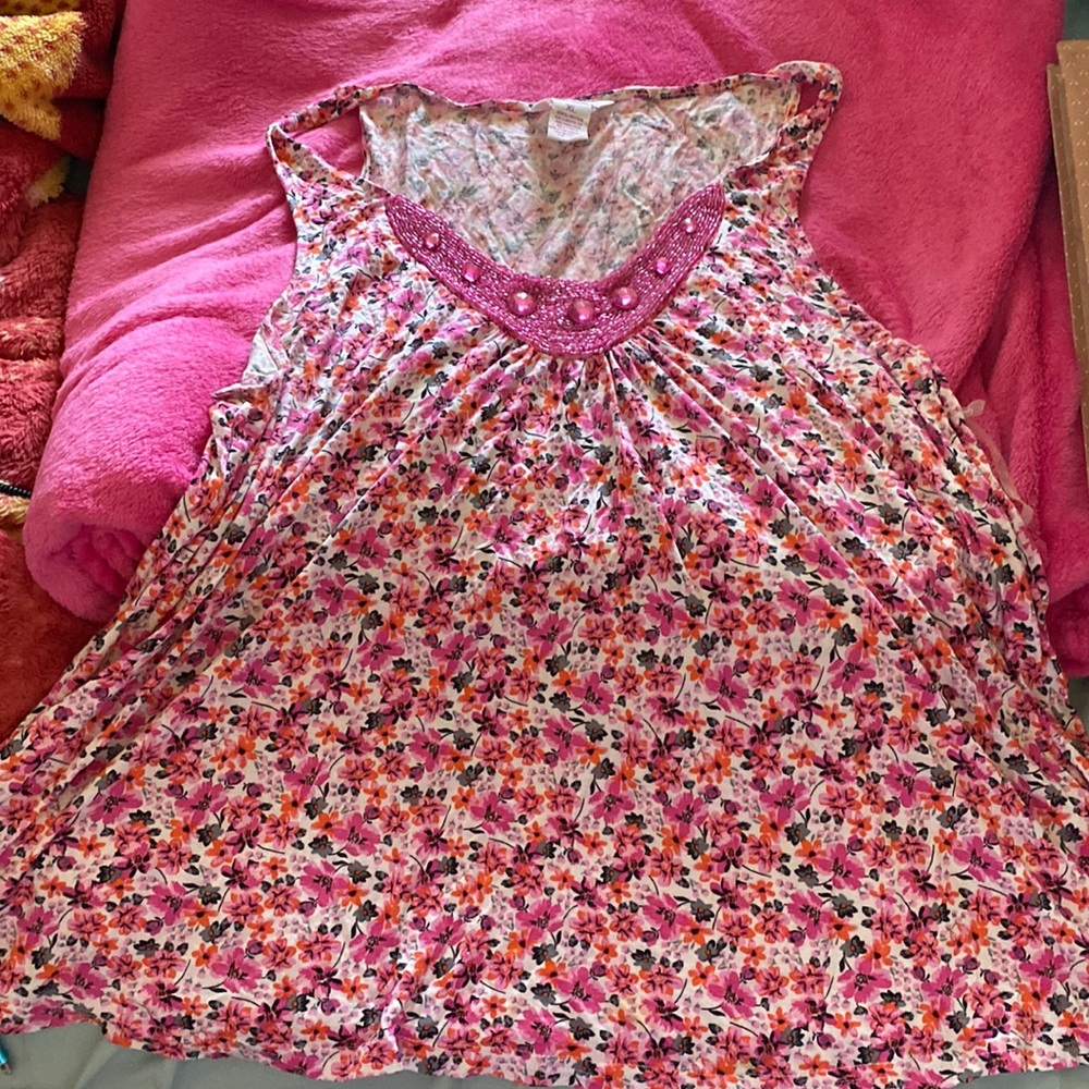 Candies like new flowy floral tank style top. Size XL.